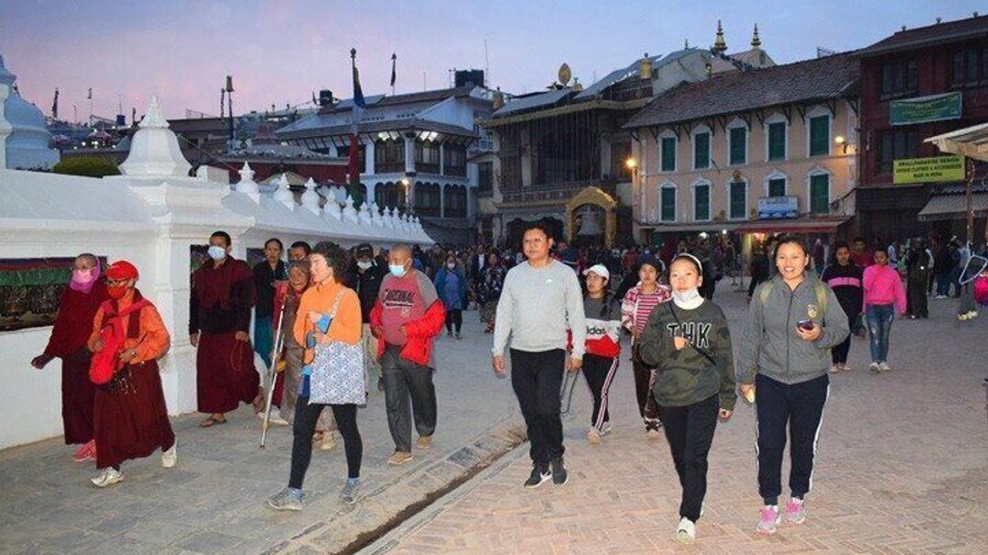 Circle the Bouddhanath Stupa.