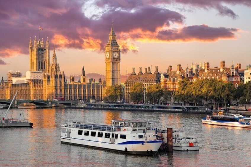 Sightseeing Cruise On River Thames