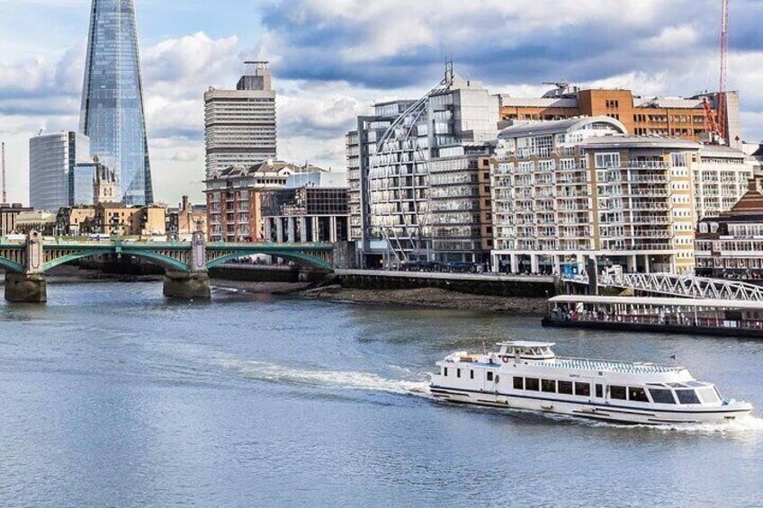 Sightseeing Cruise On River Thames