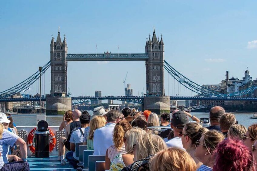 Sightseeing Cruise On River Thames