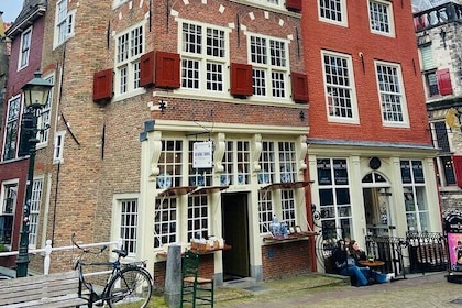 3 Course Walking Dinner in Delft with Guided Tours in Between