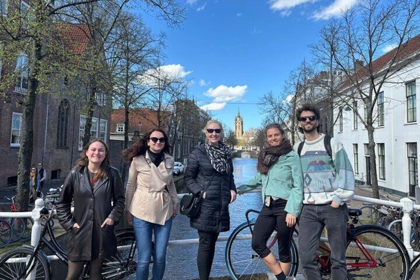 Guide with group in Delft