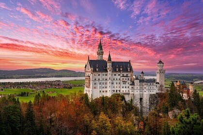 Private day trip from Munich to Neuschwanstein, tickets included