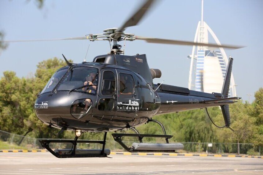 Experience Dubai’s Skyline with Helicopter Tours & Transfers