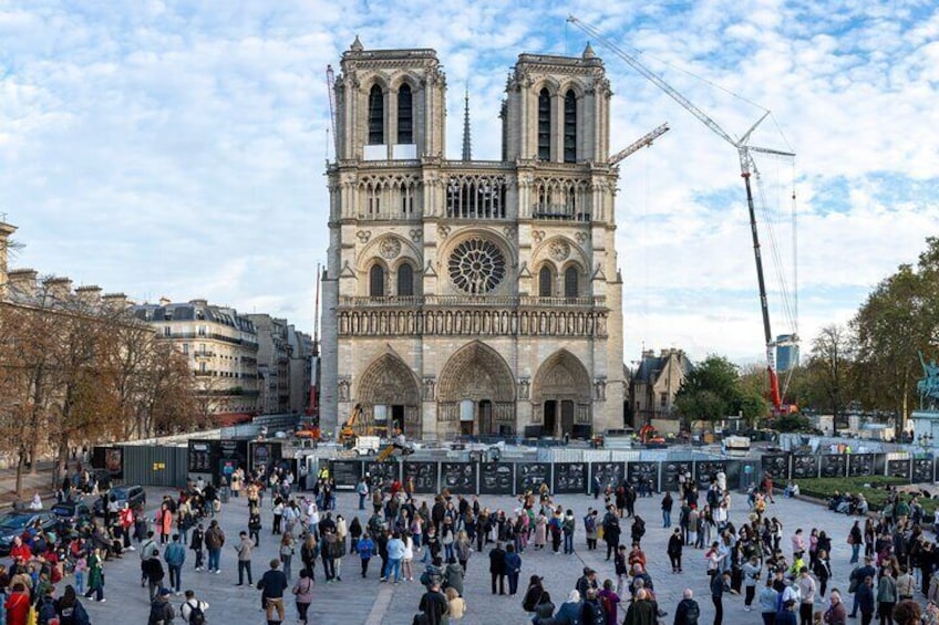 Notre Dame Cathedral Entry and Historic Walking Tour