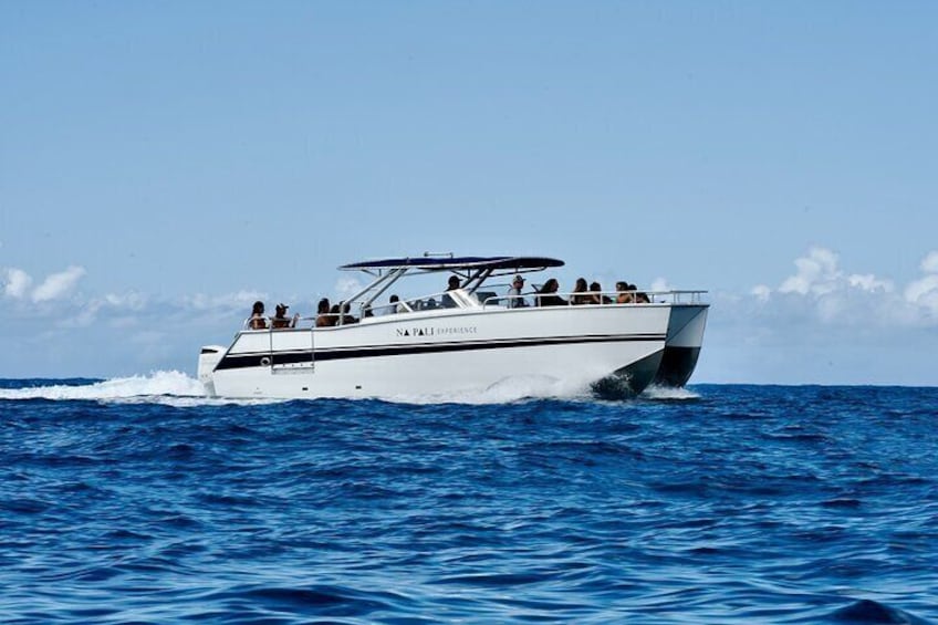 Blazing through the calm waters of Kauai's west shore.