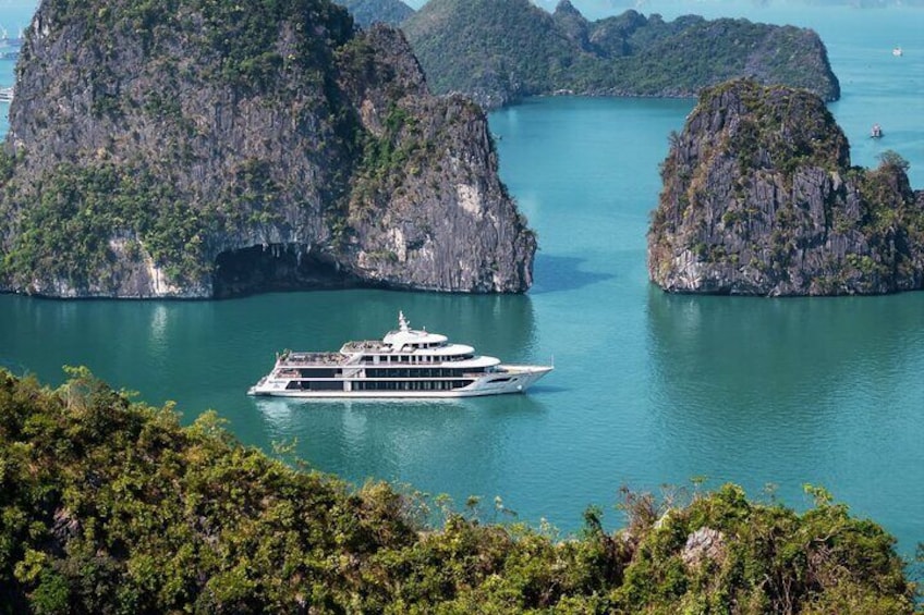 Halong Bay 5-Star Luxury Cruise with Fresh Premium Seafood Buffet