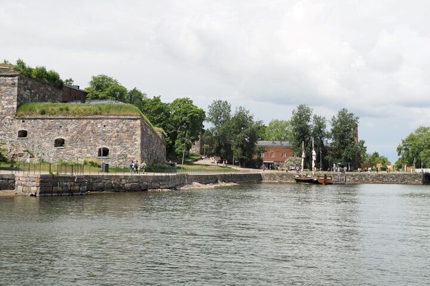 Fortress Islands Guided Sea Tour in Helsinki