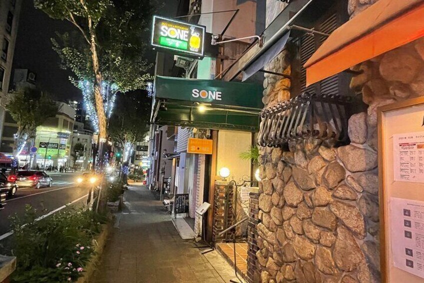 Kobe: Bar Hopping Tour with a Local Guide