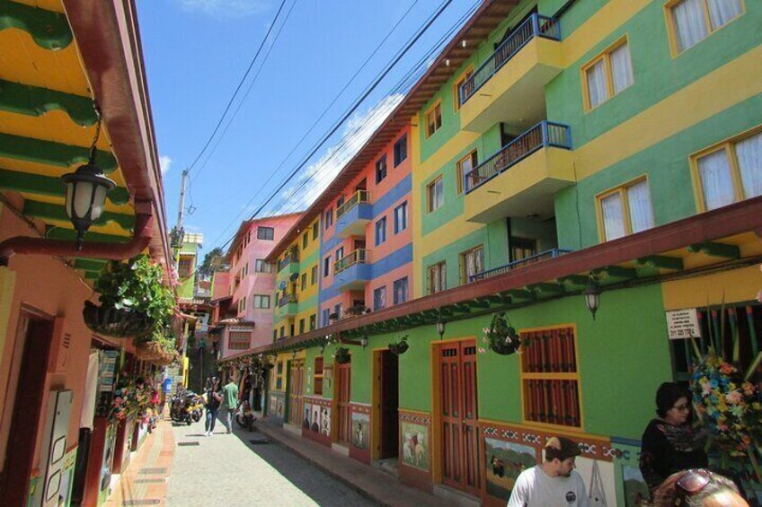 Guatape, Penol Stone, Dam Tour.