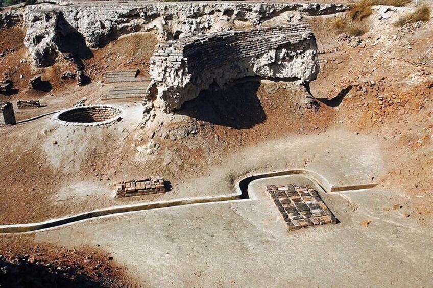 Harrapa Ancients and Hazrat Farid Shrine Guided Tour with Lunch