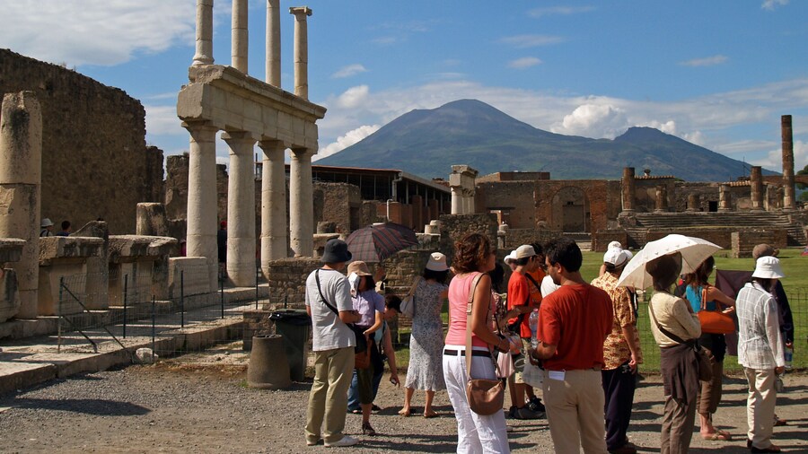 From Rome: Day Trip to Pompeii and Sorrento with Lunch