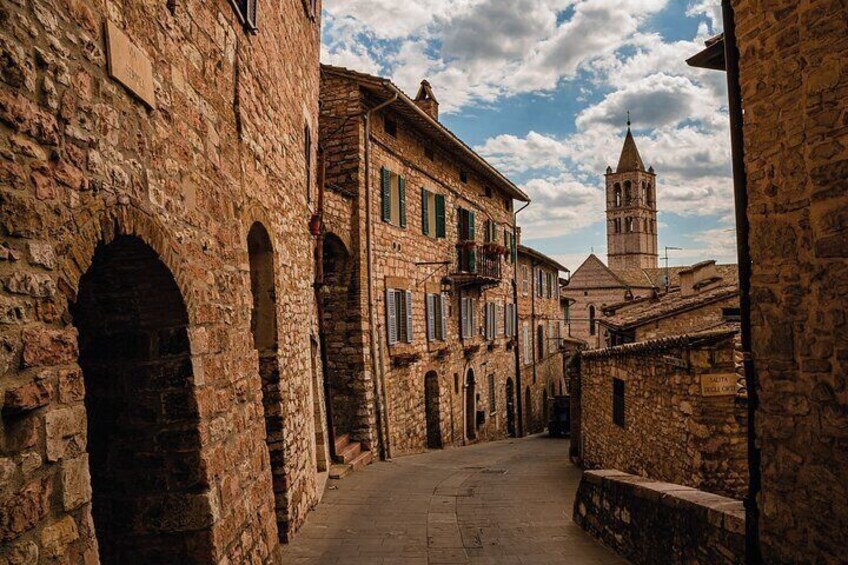 Assisi Walking Tour with Audio and Written Guide by a Local