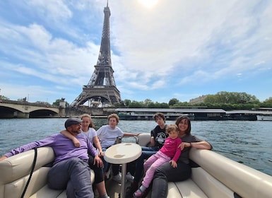Paris: Private pontoon boat cruise on the Seine