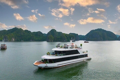 From Cat Ba: Stunning Lan Ha Bay Sunset Tour on Luxury Cruise