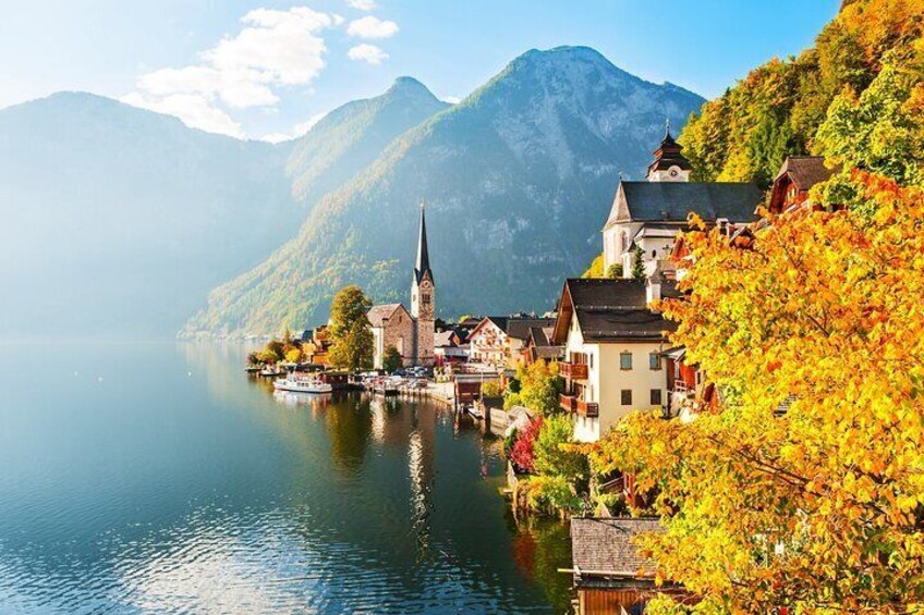 Private day trip from Salzburg to Mondsee and Hallstatt, English-speaking driver