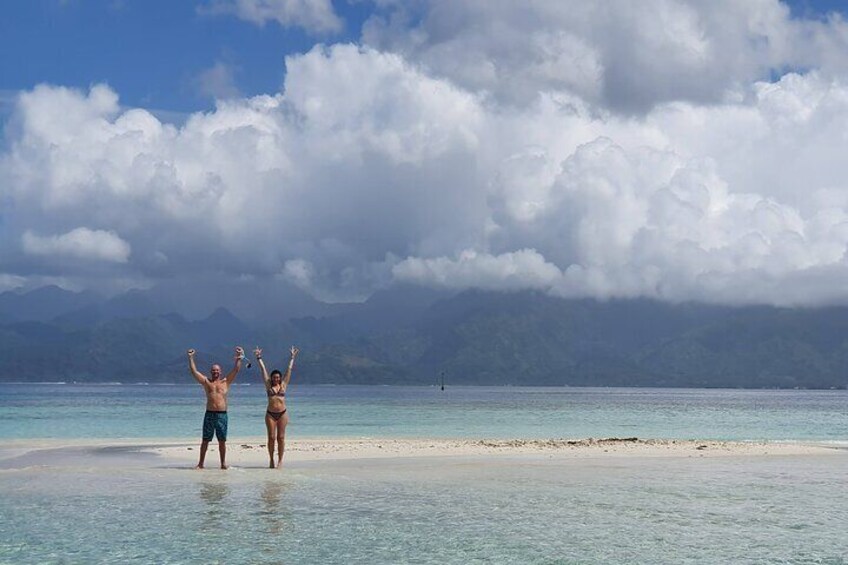 Tahiti has white beaches !