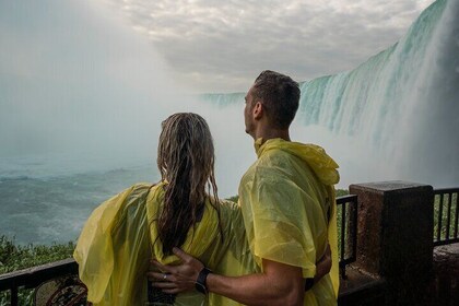 Niagara Falls Tour with Cruise and Optional Lunch from Niagara