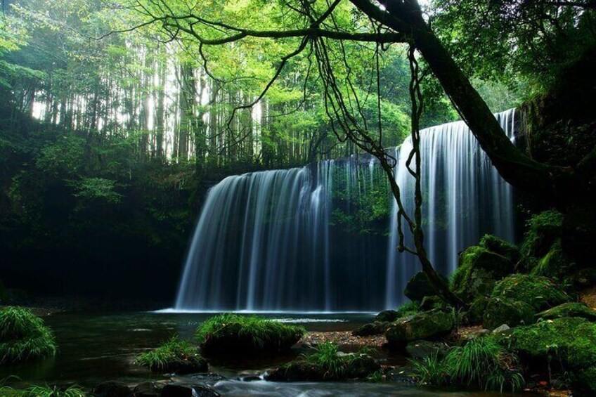 Nabegataki Falls ©熊本観光連盟