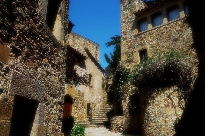 Tour in Catalonia with Medieval Villages and Montserrat with Transport