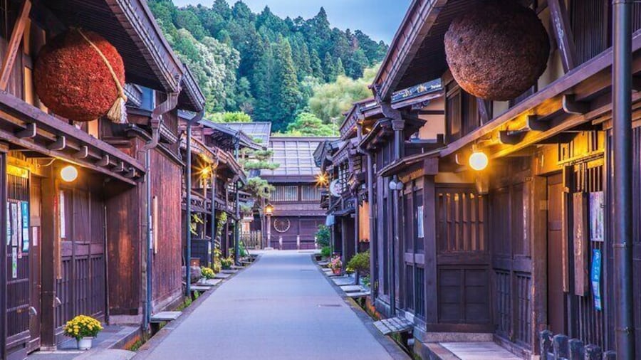 Shirakawago and Takayama Bus Tour from Nagoya