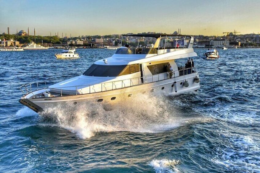 Istanbul: Private Bosphorus Tour On Luxury Yatch 24 MT