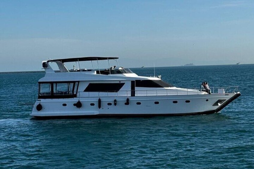 Istanbul: Private Bosphorus Tour On Luxury Yatch 24 MT