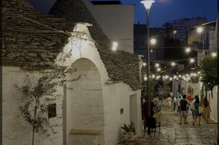 Evening Tour by Car and Walking through the Apulian Beauties 