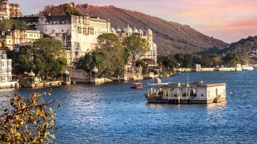 Full-Day Private Udaipur Sightseeing Tour with Optional Guide