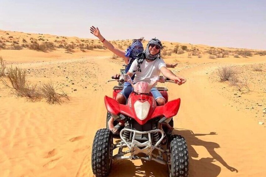 Explore the desert of Ksar Ghilane and Tataouine in a day