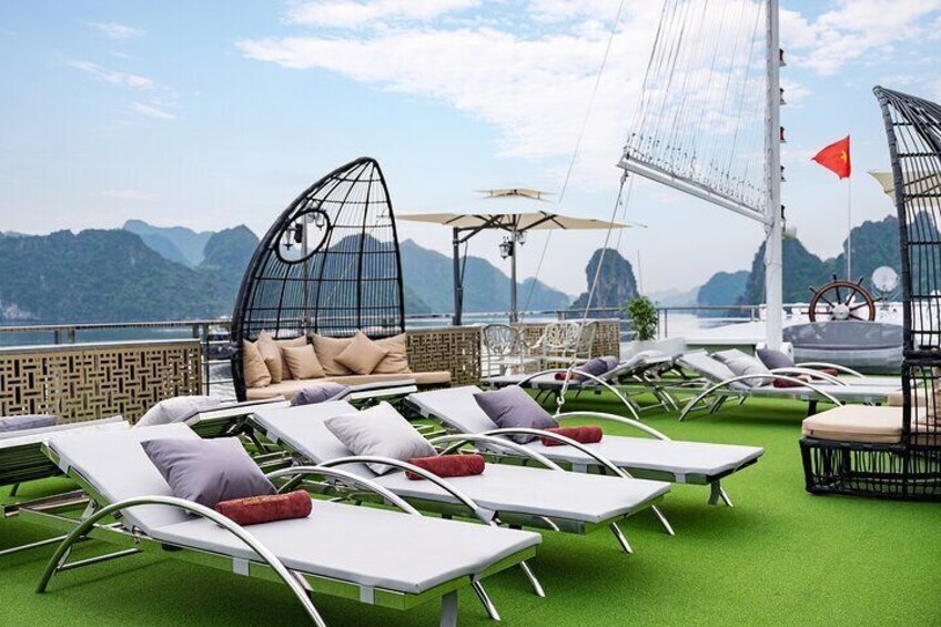 Chill Sundeck beautiful day in halong bay