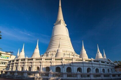 Tuk-Tuk Tour of Bangkok's Nighttime Food Temples and Markets