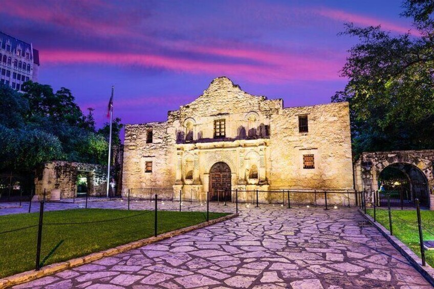 San Antonio Night Riverwalk Tour with Tower of Americas