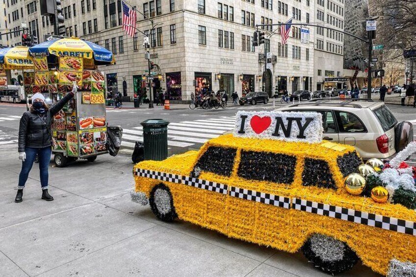 Hailing an NYC Christmas Cab!