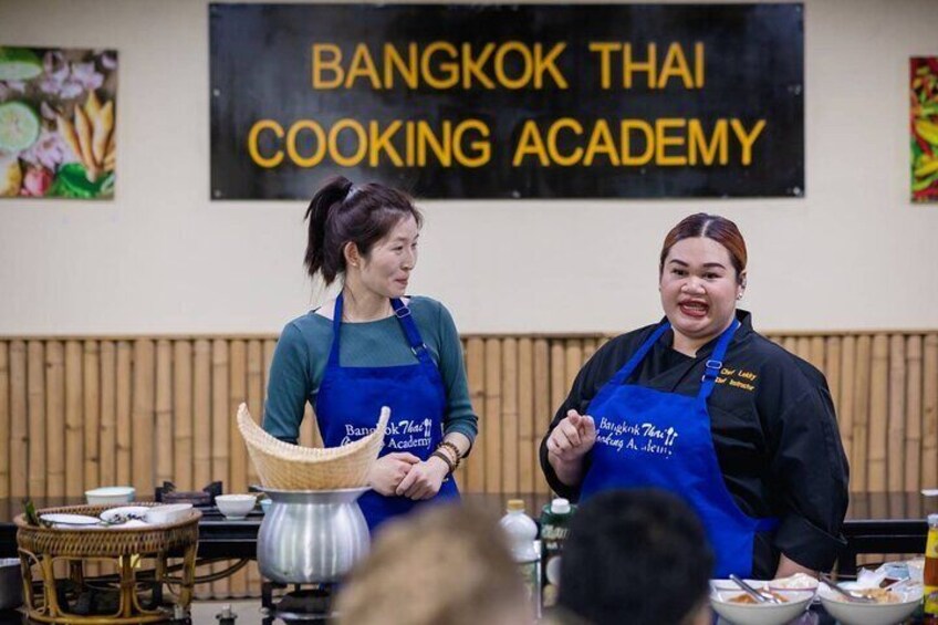 Customizable Thai Cooking Class with Onnuch Market in Bangkok