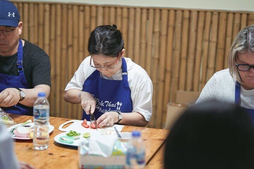 Customizable Thai Cooking Class with Onnuch Market in Bangkok