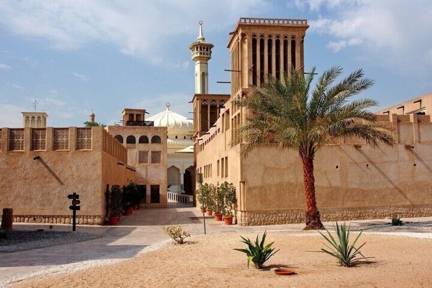 Al Fahidi districts 

