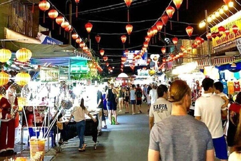 Experience the traditional Vung Tau market and learn the cultural stories behind the daily lives of the locals.