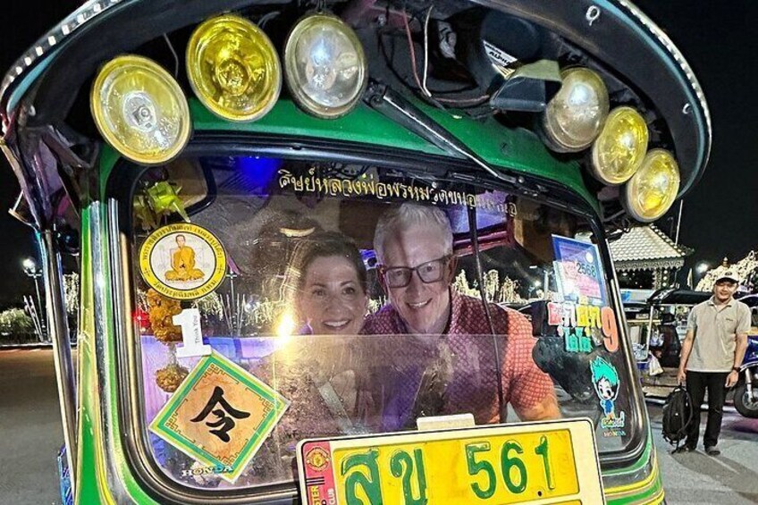 Bangkok Hungry Tuk Tuk Tour at Temples and Markets