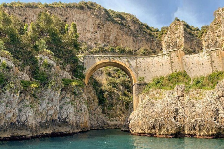 Coastal tour with visit to the Emerald Grotto from Amalfi