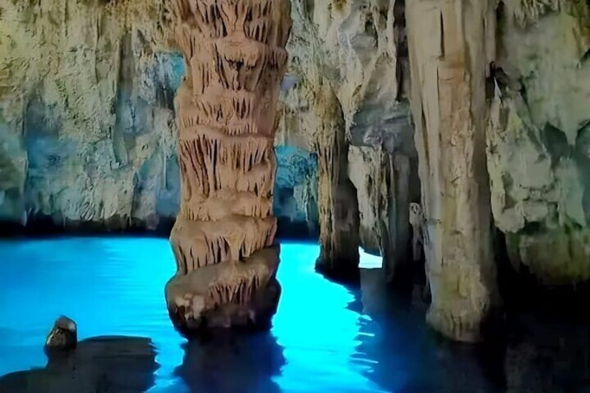 Coastal tour with visit to the Emerald Grotto from Amalfi