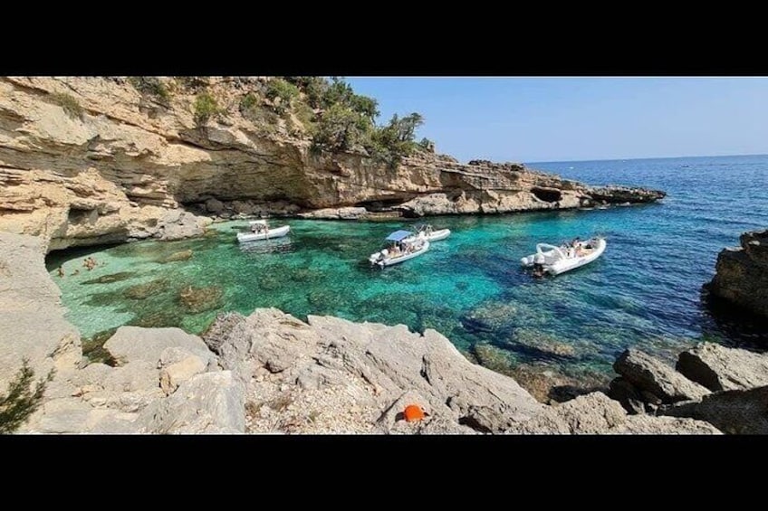 Boat Tour of Cala Luna and Cala Mariolu with Skipper