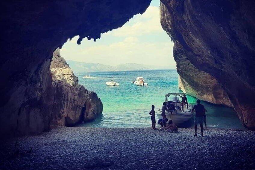 Boat Tour of Cala Luna and Cala Mariolu with Skipper