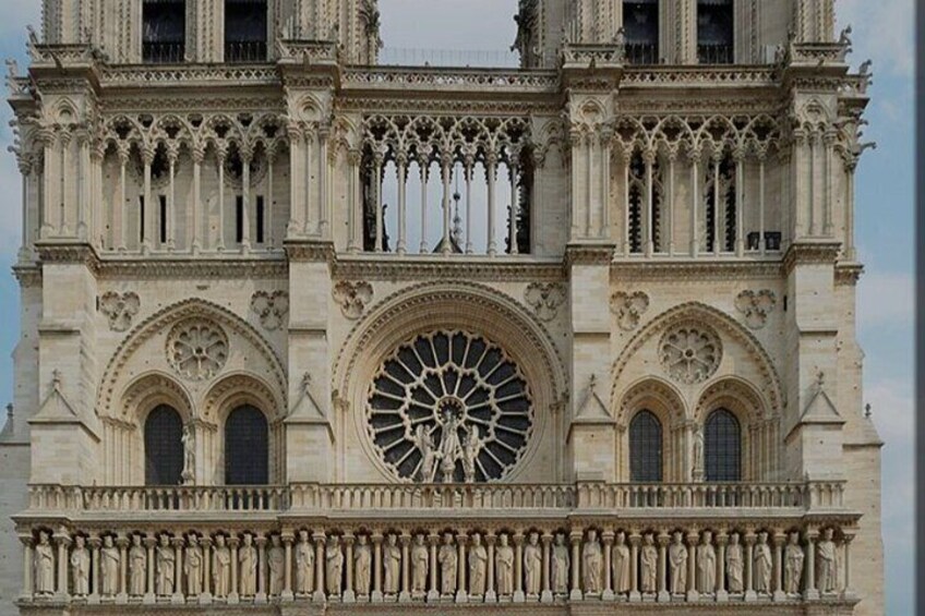 Private Guided Visit to 2 Monuments in Paris 