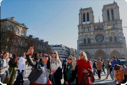 Notre Dame Area Guided Tour with Experienced Guide