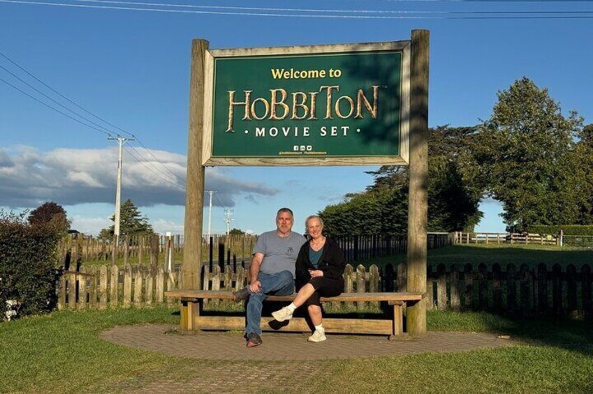 Private Day Tour of Ruakuri Cave, Glowworm and Hobbiton Movie Set