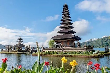 Bali Highlights Tour: Ulun Danu, Handara Gate, and Tanah Lot