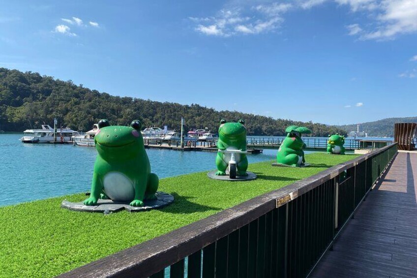 Alishan, Sun Moon Lake, Taichung Three Days Tour from Taipei