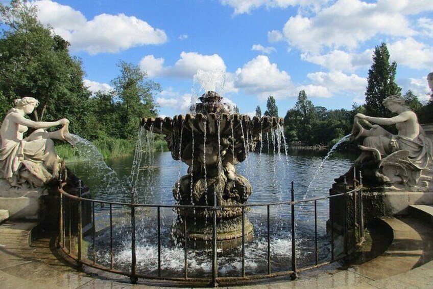 Self-Guided Tour of Kensington and Hyde Park Using a Mobile App