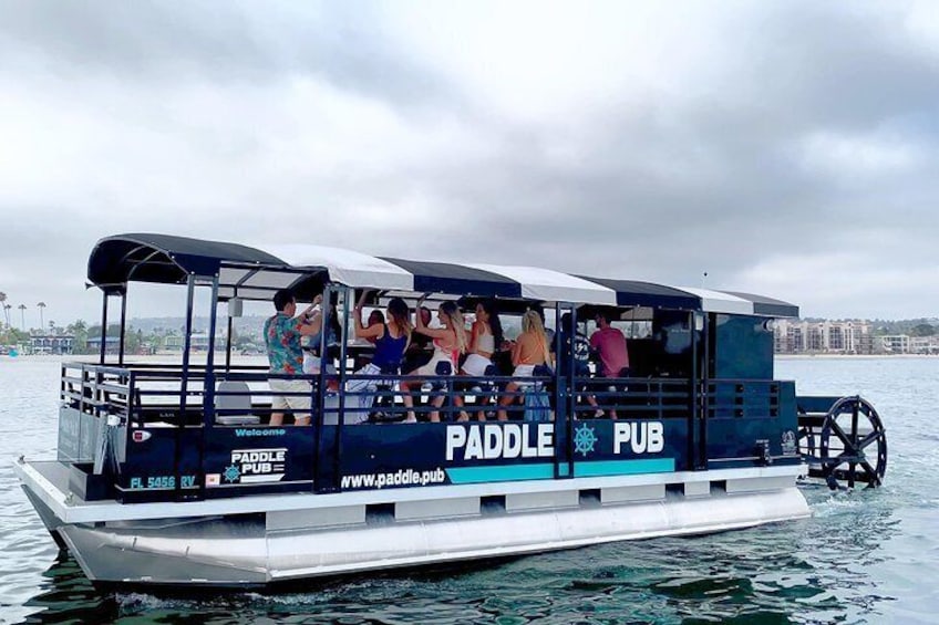 Paddle Pub Party Cruise: Drinks, Dancing, and Games